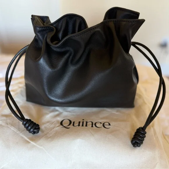 NWT QUINCE Italian Leather Drawstring Pouch Crossbody - black - Picture 3 of 10